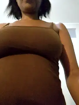 Snapshot of Mommy_Sienna chatting on December 4, 7:00 pm Mommy Sienna online show from December 4, 7:00 pm