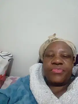 Snapshot of Mommy_Sienna chatting on December 15, 12:48 am Mommy Sienna online show from December 15, 12:48 am