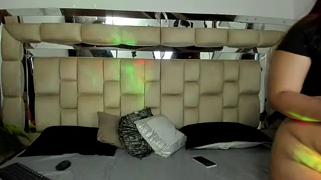 Snapshot of HotVoltage chatting on November 13, 12:37 pm HotVoltage online show from November 13, 12:37 pm