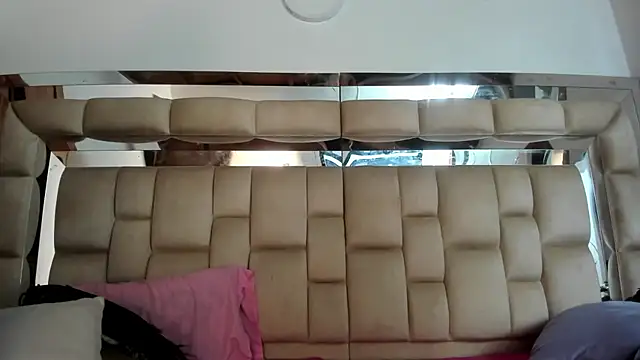 Snapshot of HotVoltage chatting on November 30, 11:58 am HotVoltage online show from November 30, 11:58 am