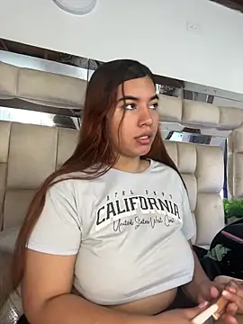 Snapshot of HotVoltage chatting on December 18, 12:55 pm HotVoltage online show from December 18, 12:55 pm