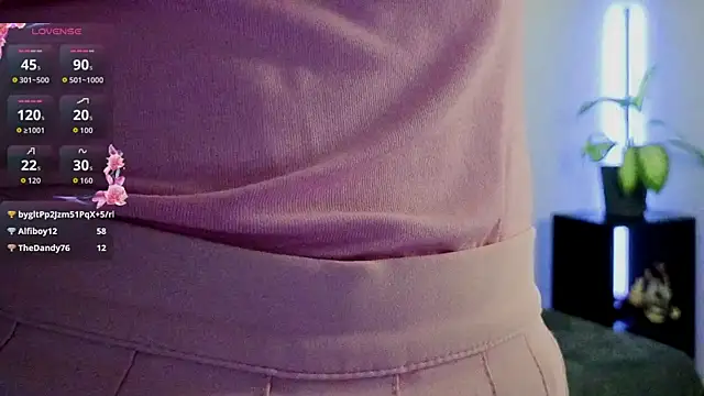 violetwluv online show from November 15, 10:45 am