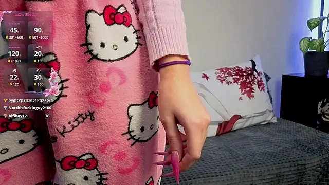 violetwluv online show from November 20, 6:40 pm