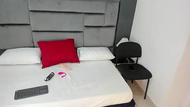 CatleyaSmith online show from December 15, 12:09 pm