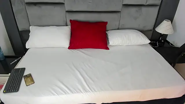 CatleyaSmith online show from December 22, 12:02 pm