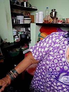 Snapshot of savithasree chatting on November 17, 6:30 am savithasree online show from November 17, 6:30 am