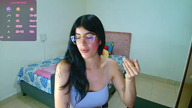 Snapshot of Kassandra_0304 chatting on May 2, 12:21 pm Kassandra 0304 online show from May 2, 12:21 pm
