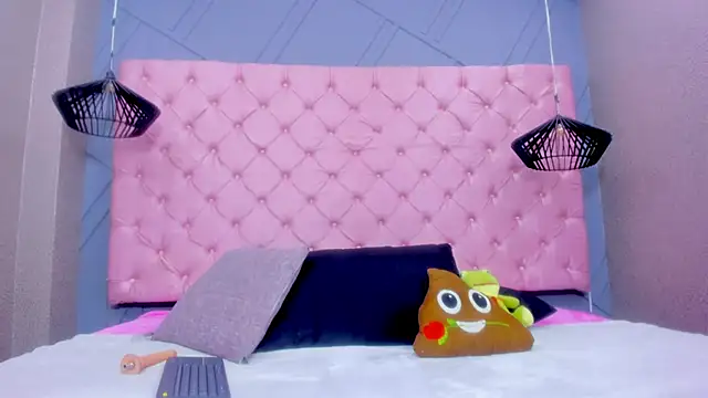 Mia Horney online show from December 1, 1:27 pm