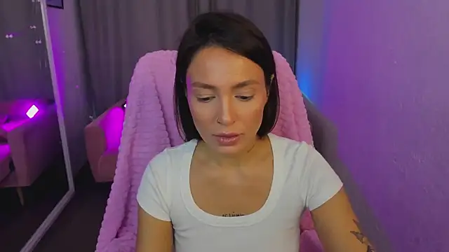 Snapshot of Naila_Whisper chatting on November 8, 2:06 pm Naila Whisper online show from November 8, 2:06 pm