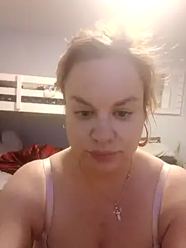 LisaMillerx online show from April 23, 4:35 am