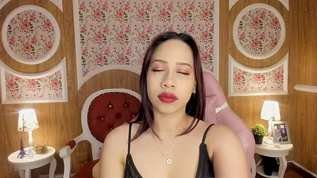 LucieLace online show from January 16, 12:20 pm