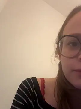 YoungNoraa online show from November 5, 4:51 pm