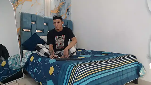 Snapshot of IMPERIO_ROMANO chatting on December 21, 7:32 pm IMPERIO ROMANO online show from December 21, 7:32 pm