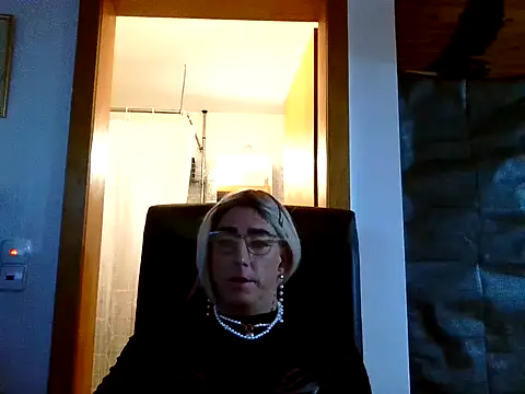 Snapshot of AgnesCross39 chatting on November 14, 8:02 am AgnesCross39 online show from November 14, 8:02 am