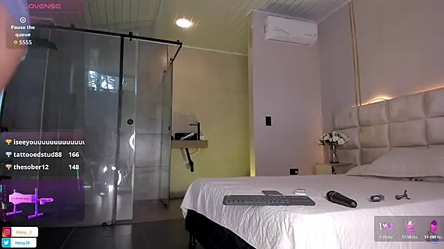 Snapshot of Heicy--01 chatting on November 14, 8:18 pm Heicy--01 online show from November 14, 8:18 pm