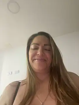 Snapshot of kamila_Vixen chatting on November 5, 7:25 pm kamila Vixen online show from November 5, 7:25 pm