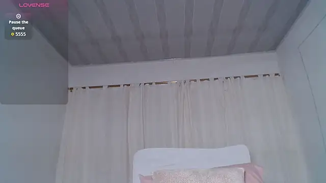 CoralReyes IH online show from December 14, 11:04 am