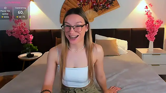 CindyMoriLove online show from November 21, 2:38 pm