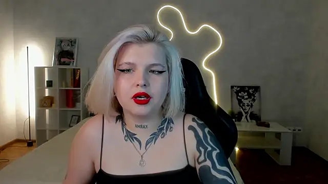 Snapshot of shadow_purr chatting on November 9, 7:39 am shadow purr online show from November 9, 7:39 am