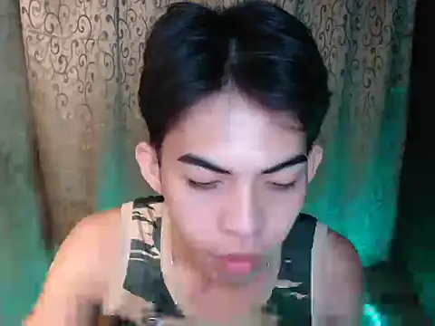 Snapshot of Urhotsilverboy chatting on November 21, 7:51 am Urhotsilverboy online show from November 21, 7:51 am