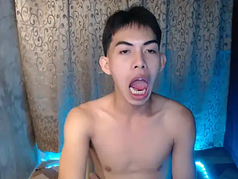 Snapshot of Urhotsilverboy chatting on November 23, 3:17 am Urhotsilverboy online show from November 23, 3:17 am