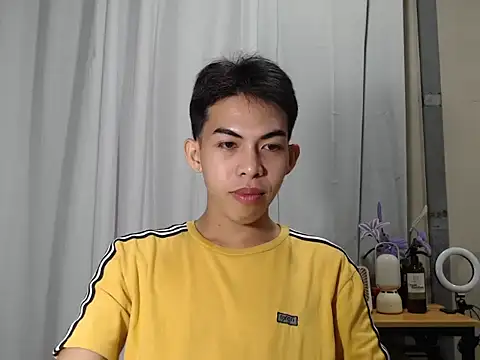 Snapshot of Urhotsilverboy chatting on November 30, 4:11 pm Urhotsilverboy online show from November 30, 4:11 pm