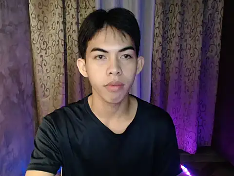 Snapshot of Urhotsilverboy chatting on December 18, 3:56 am Urhotsilverboy online show from December 18, 3:56 am