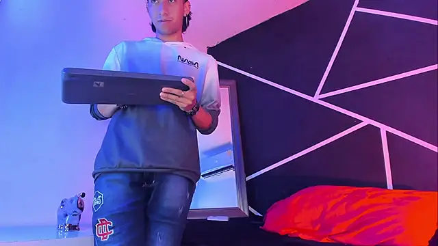 Austin Santos  online show from November 7, 12:16 pm