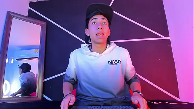 Austin Santos  online show from November 10, 1:10 pm