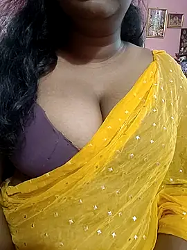 Snapshot of Keerthee_ chatting on November 13, 8:24 am Keerthee online show from November 13, 8:24 am