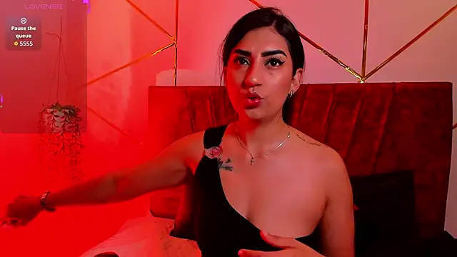 Paris Evans  online show from December 16, 2:00 pm