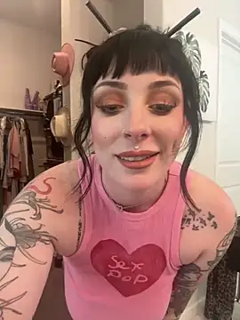 Snapshot of LoveDovexxx chatting on November 6, 7:48 pm LoveDovexxx online show from November 6, 7:48 pm