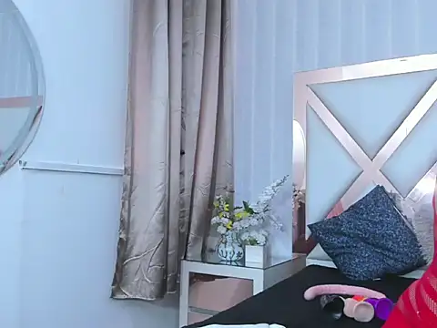 DairaMoon online show from November 6, 8:10 pm