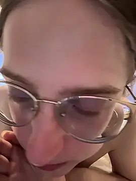 EveLunny online show from April 8, 3:39 am