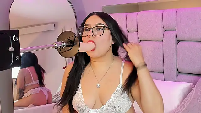 Snapshot of Amy_whittee chatting on December 3, 7:23 pm Amy whittee online show from December 3, 7:23 pm