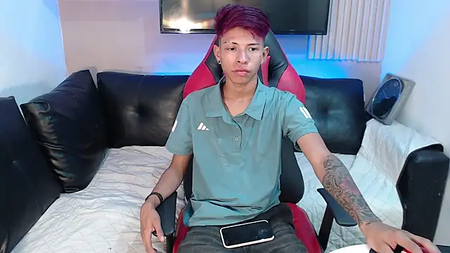 Snapshot of Tessachains_2_ chatting on November 12, 6:41 pm Tessachains 2 online show from November 12, 6:41 pm