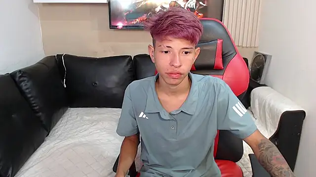 Snapshot of Tessachains_2_ chatting on November 17, 2:28 am Tessachains 2 online show from November 17, 2:28 am