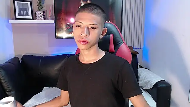 Snapshot of Tessachains_2_ chatting on December 1, 3:39 pm Tessachains 2 online show from December 1, 3:39 pm