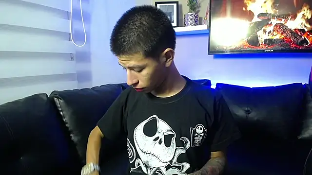 Snapshot of Tessachains_2_ chatting on December 22, 2:41 am Tessachains 2 online show from December 22, 2:41 am