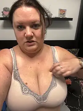 RealWoman84 online show from November 8, 3:34 pm