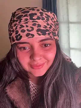 candicewest  online show from February 22, 8:07 pm