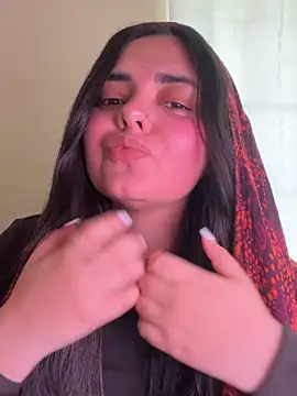 candicewest  online show from April 20, 4:32 pm