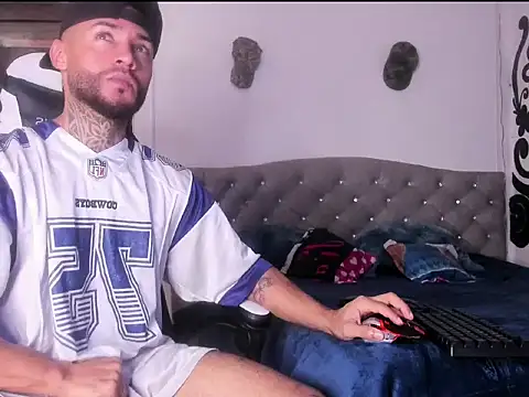 couple-hothot online show from December 21, 8:05 pm