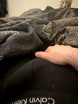 Snapshot of esko42 chatting on November 6, 9:48 pm esko42 online show from November 6, 9:48 pm