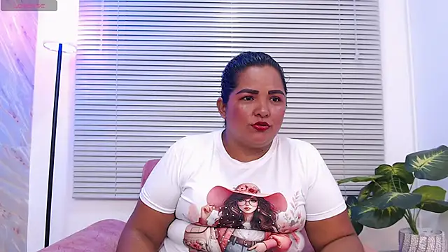 Lunaa Milf online show from November 11, 3:50 am