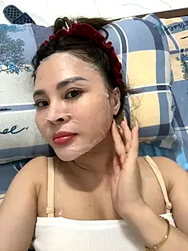 Snapshot of hellela-a chatting on November 7, 6:41 pm hellela-a online show from November 7, 6:41 pm