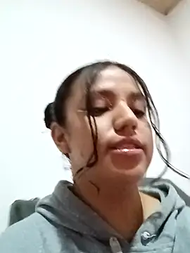 Snapshot of iriss_05 chatting on December 1, 6:51 am iriss 05 online show from December 1, 6:51 am