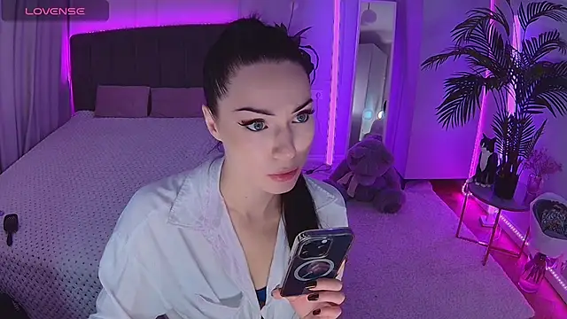 Snapshot of Alisa_Rai chatting on November 14, 8:24 am Alisa Rai online show from November 14, 8:24 am