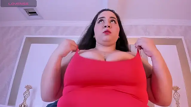 Snapshot of MiaBigBust chatting on November 9, 12:03 pm MiaBigBust online show from November 9, 12:03 pm