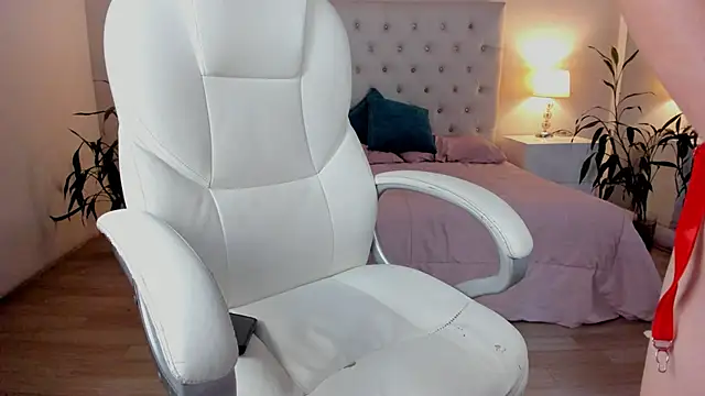 Scarlett Bunny  online show from January 15, 1:37 pm